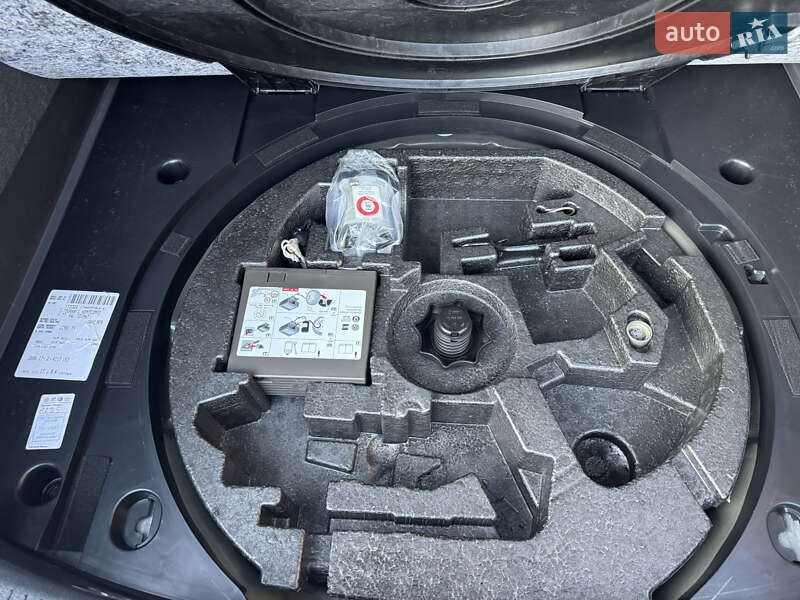 Минивэн Volkswagen Touran 2012 в Ровно