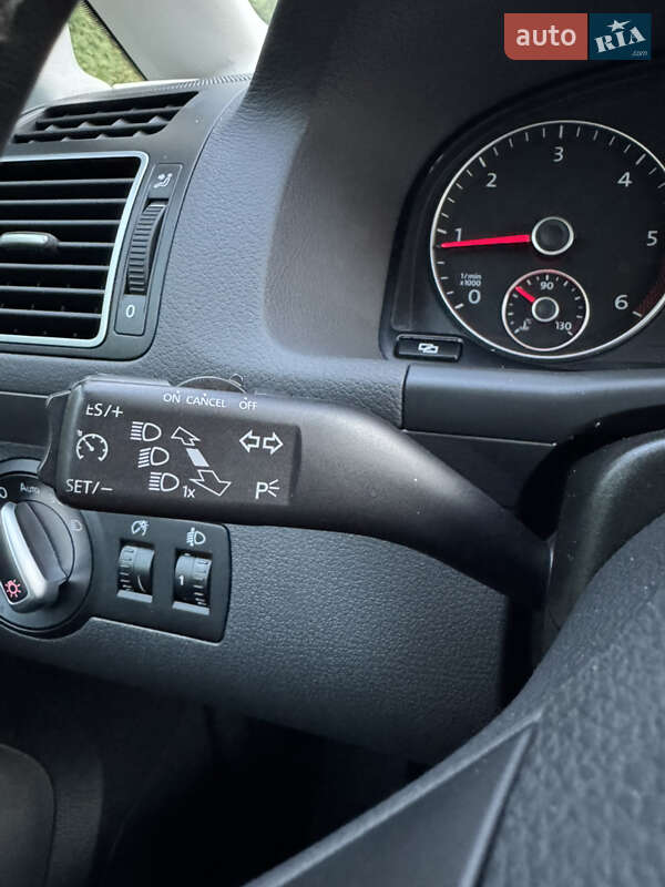 Минивэн Volkswagen Touran 2012 в Ровно