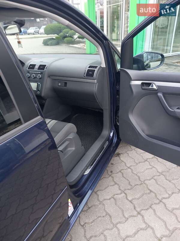 Мінівен Volkswagen Touran 2012 в Луцьку