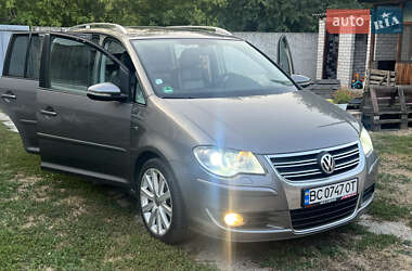 Мінівен Volkswagen Touran 2010 в Дніпрі