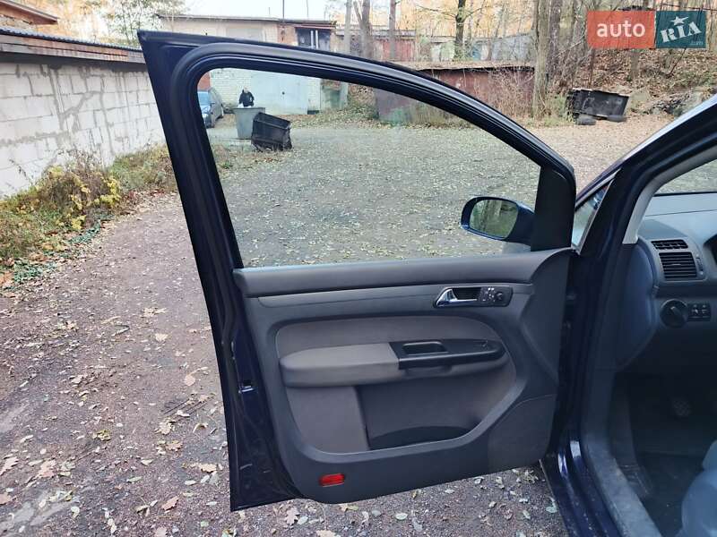 Мінівен Volkswagen Touran 2006 в Чернігові