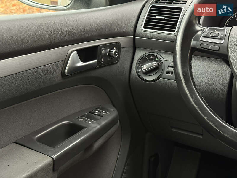 Мінівен Volkswagen Touran 2013 в Тячеві