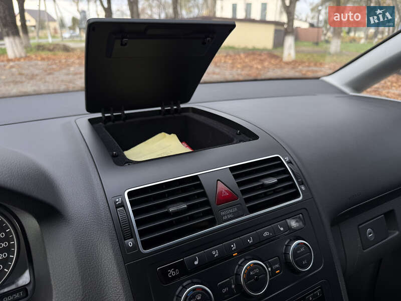 Мінівен Volkswagen Touran 2013 в Тячеві