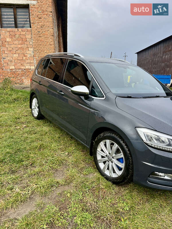 Микровэн Volkswagen Touran 2016 в Черновцах