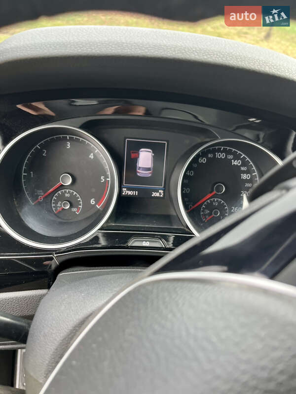 Микровэн Volkswagen Touran 2016 в Черновцах