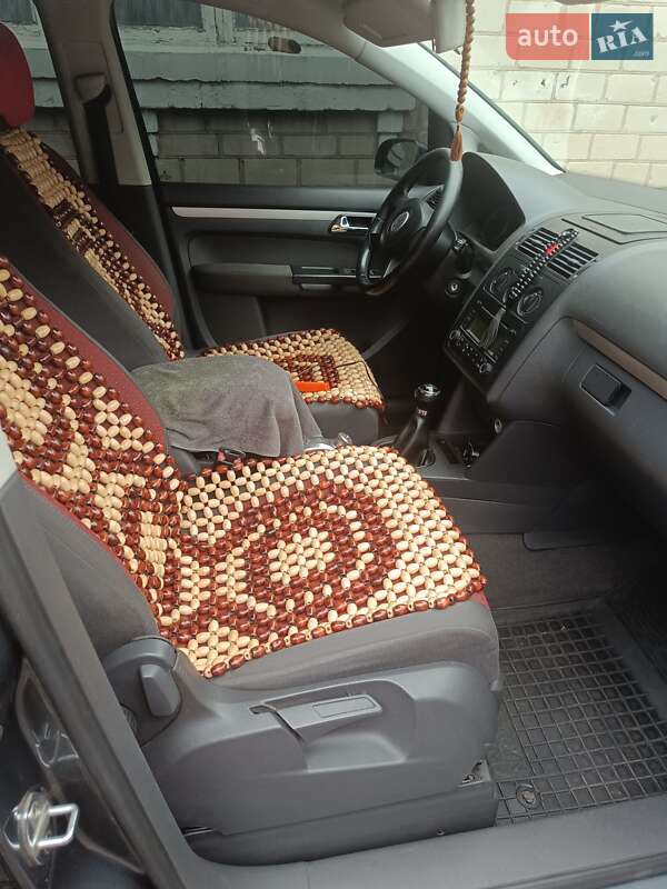 Минивэн Volkswagen Touran 2005 в Росаве