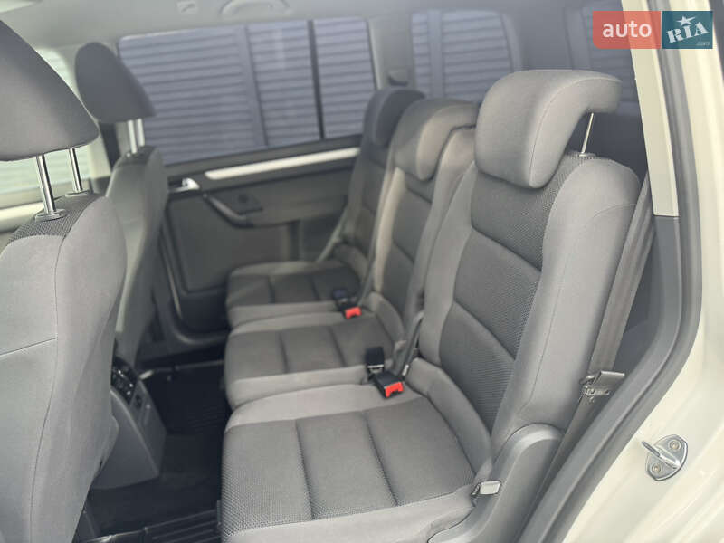 Минивэн Volkswagen Touran 2012 в Дубно