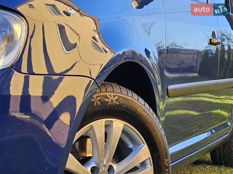 Минивэн Volkswagen Touran 2004 в Дрогобыче