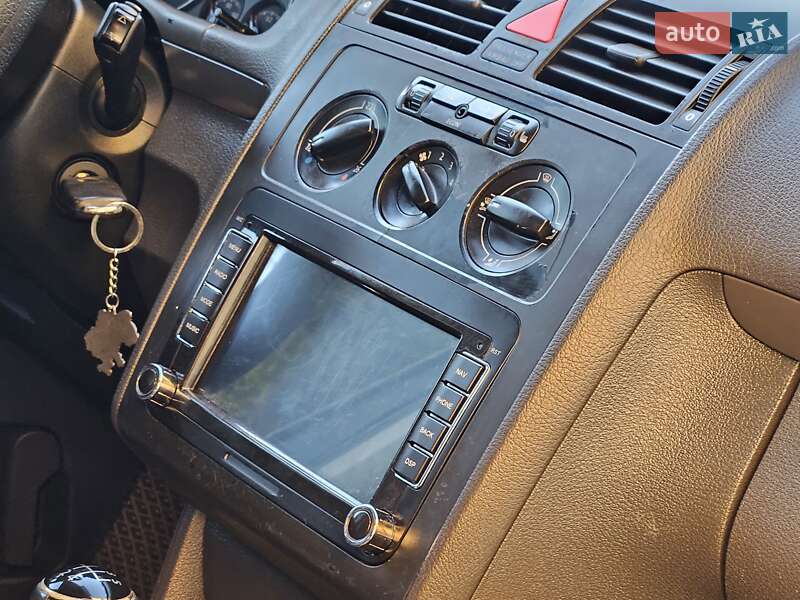 Минивэн Volkswagen Touran 2004 в Дрогобыче