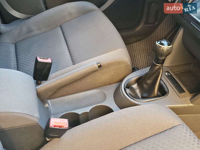 Минивэн Volkswagen Touran 2004 в Дрогобыче