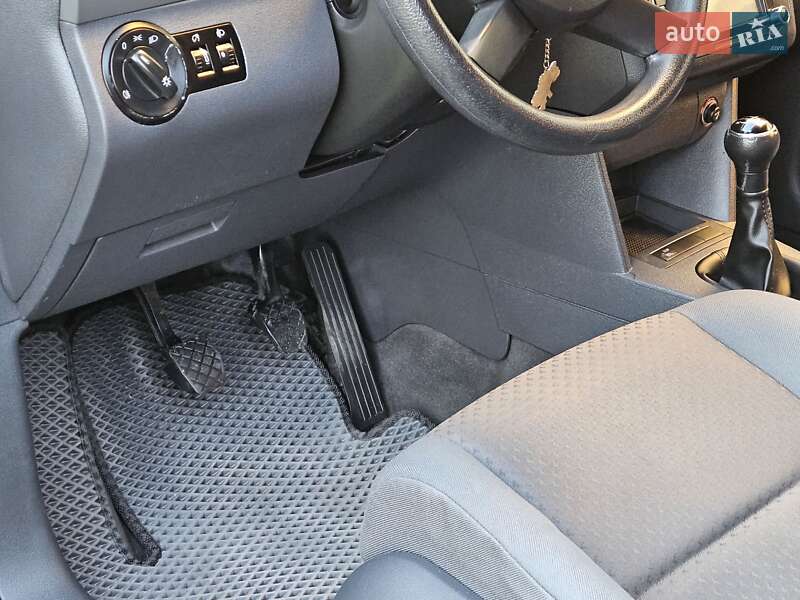 Минивэн Volkswagen Touran 2004 в Дрогобыче