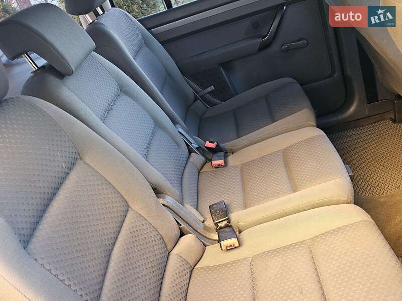 Минивэн Volkswagen Touran 2004 в Дрогобыче