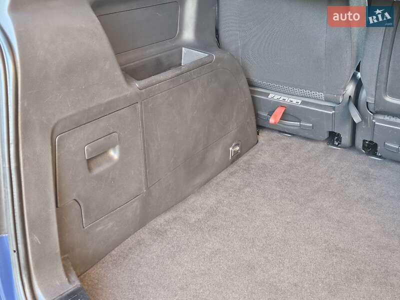 Минивэн Volkswagen Touran 2004 в Дрогобыче