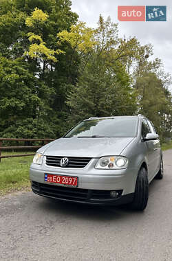 Минивэн Volkswagen Touran 2005 в Цумани