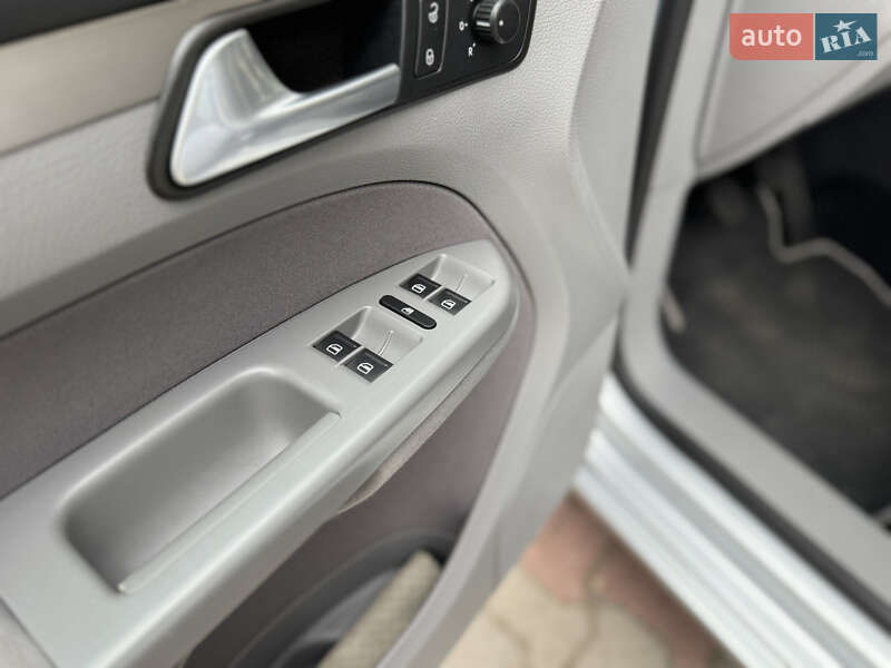 Минивэн Volkswagen Touran 2008 в Черкассах фото 37 Минивэн Volkswagen Touran 2008 в Черкассах