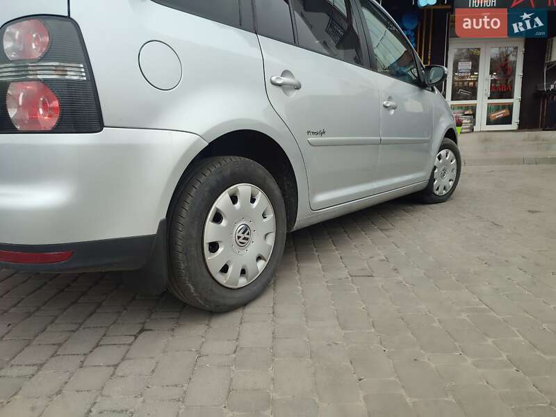 Минивэн Volkswagen Touran 2009 в Ратным