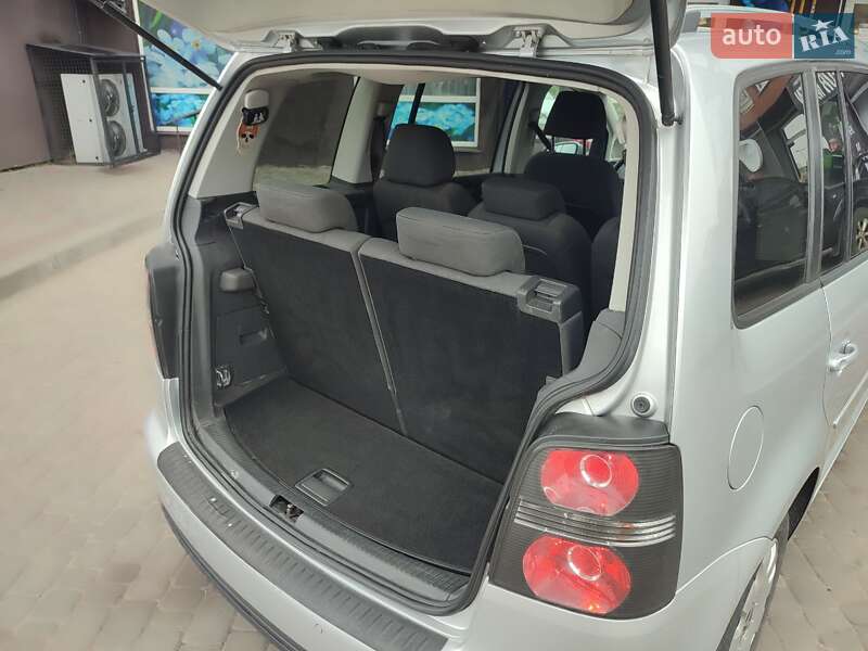 Минивэн Volkswagen Touran 2009 в Ратным