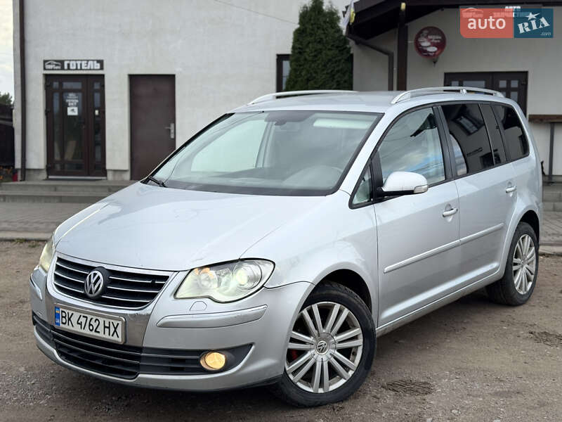 Минивэн Volkswagen Touran 2007 в Сарнах