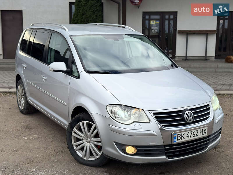 Минивэн Volkswagen Touran 2007 в Сарнах
