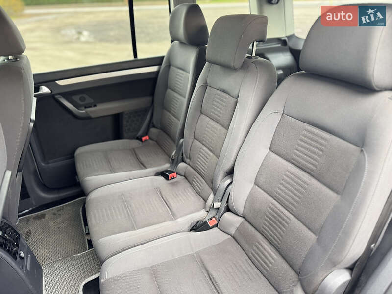 Минивэн Volkswagen Touran 2007 в Сарнах