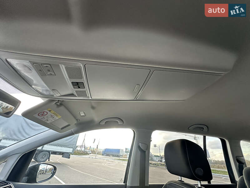 Мінівен Volkswagen Touran 2015 в Луцьку