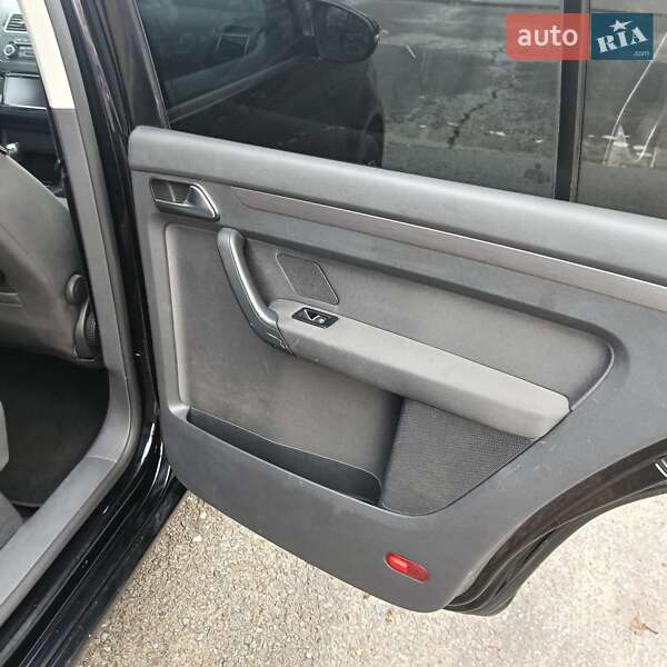 Минивэн Volkswagen Touran 2011 в Звягеле