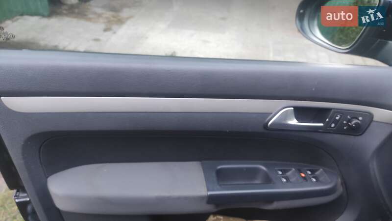 Минивэн Volkswagen Touran 2010 в Львове