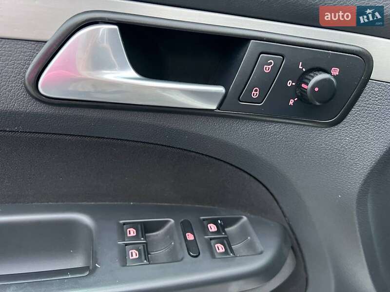 Минивэн Volkswagen Touran 2009 в Львове