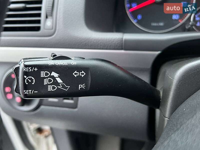 Минивэн Volkswagen Touran 2009 в Львове