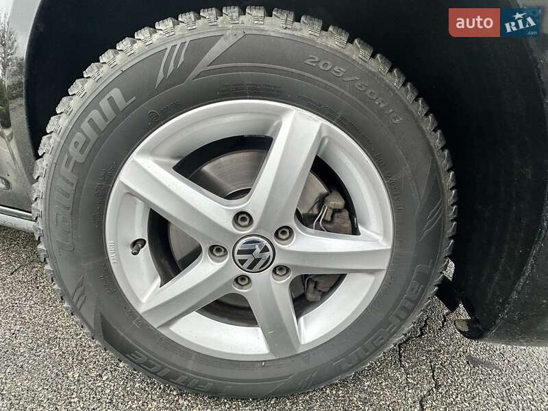 Минивэн Volkswagen Touran 2013 в Киеве