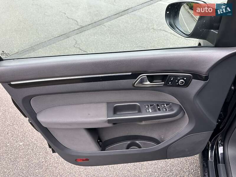 Минивэн Volkswagen Touran 2013 в Киеве