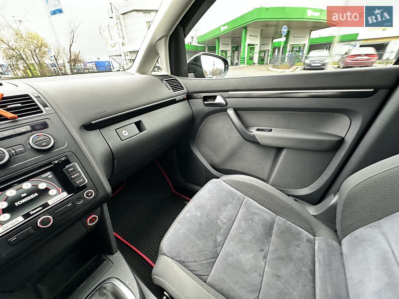 Минивэн Volkswagen Touran 2013 в Киеве