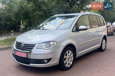 Мінівен Volkswagen Touran 2010 в Києві