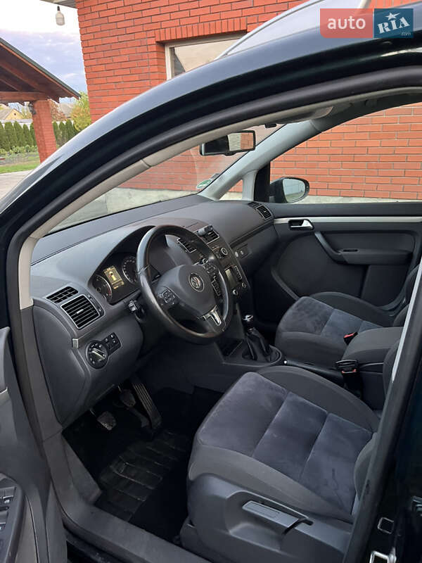 Минивэн Volkswagen Touran 2011 в Чигирине