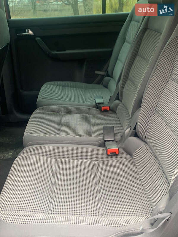 Минивэн Volkswagen Touran 2004 в Миргороде