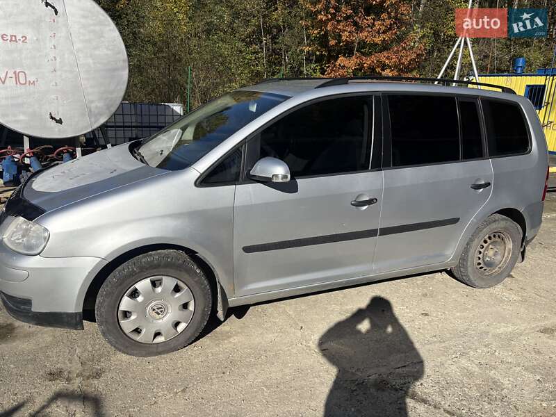 Минивэн Volkswagen Touran 2003 в Черновцах