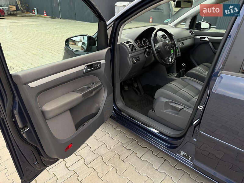 Минивэн Volkswagen Touran 2012 в Харькове