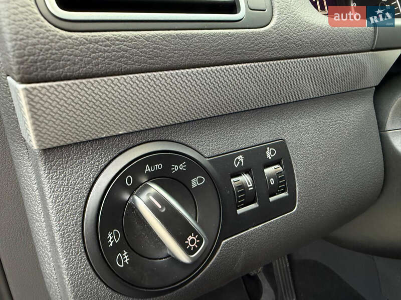 Минивэн Volkswagen Touran 2012 в Харькове