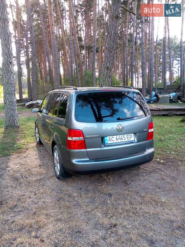 Минивэн Volkswagen Touran 2006 в Цумани фото 4 Минивэн Volkswagen Touran 2006 в Цумани
