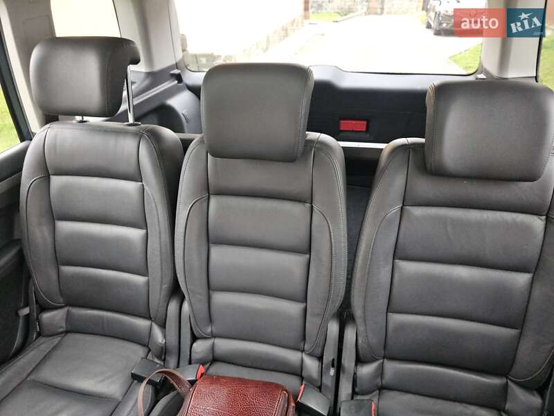 Минивэн Volkswagen Touran 2012 в Стрые