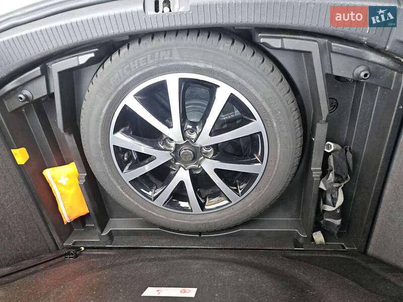 Минивэн Volkswagen Touran 2012 в Стрые