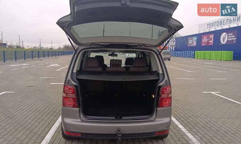 Минивэн Volkswagen Touran 2010 в Нововолынске фото 11 Минивэн Volkswagen Touran 2010 в Нововолынске