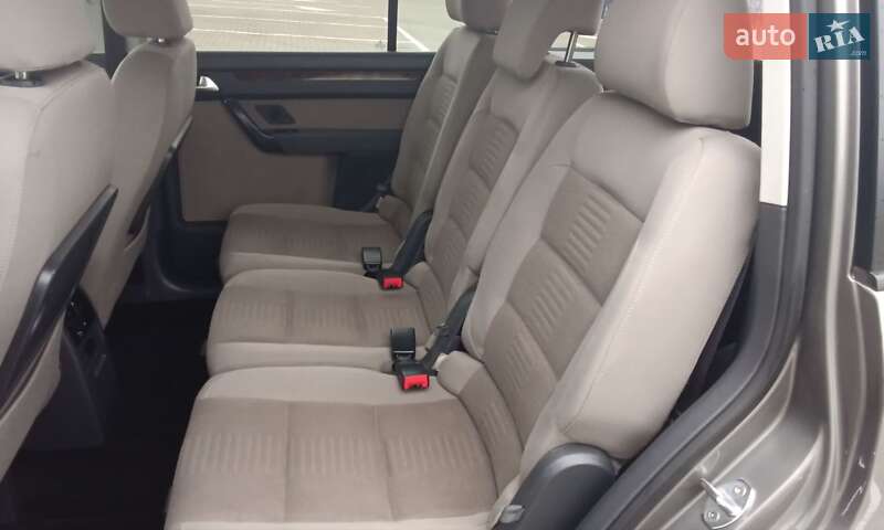 Минивэн Volkswagen Touran 2010 в Нововолынске фото 15 Минивэн Volkswagen Touran 2010 в Нововолынске