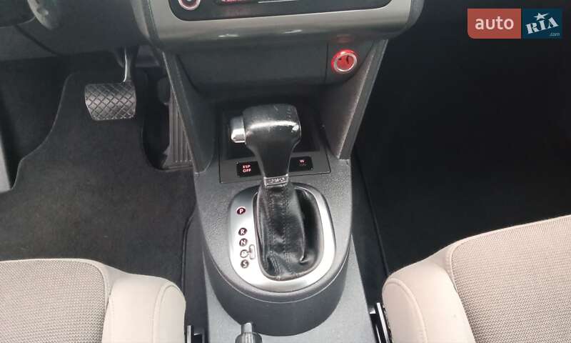 Минивэн Volkswagen Touran 2010 в Нововолынске фото 33 Минивэн Volkswagen Touran 2010 в Нововолынске