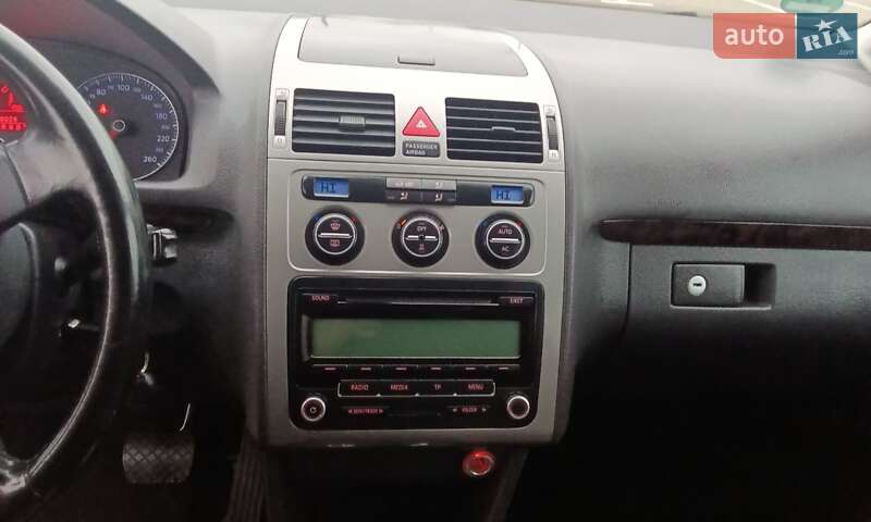 Минивэн Volkswagen Touran 2010 в Нововолынске фото 35 Минивэн Volkswagen Touran 2010 в Нововолынске