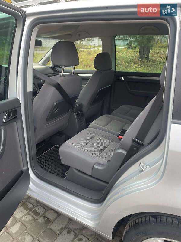 Минивэн Volkswagen Touran 2006 в Новояворовске фото 14 Минивэн Volkswagen Touran 2006 в Новояворовске