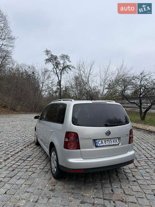 Минивэн Volkswagen Touran 2009 в Киеве