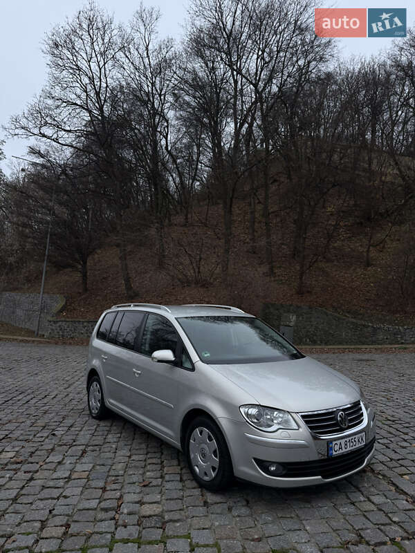 Минивэн Volkswagen Touran 2009 в Киеве