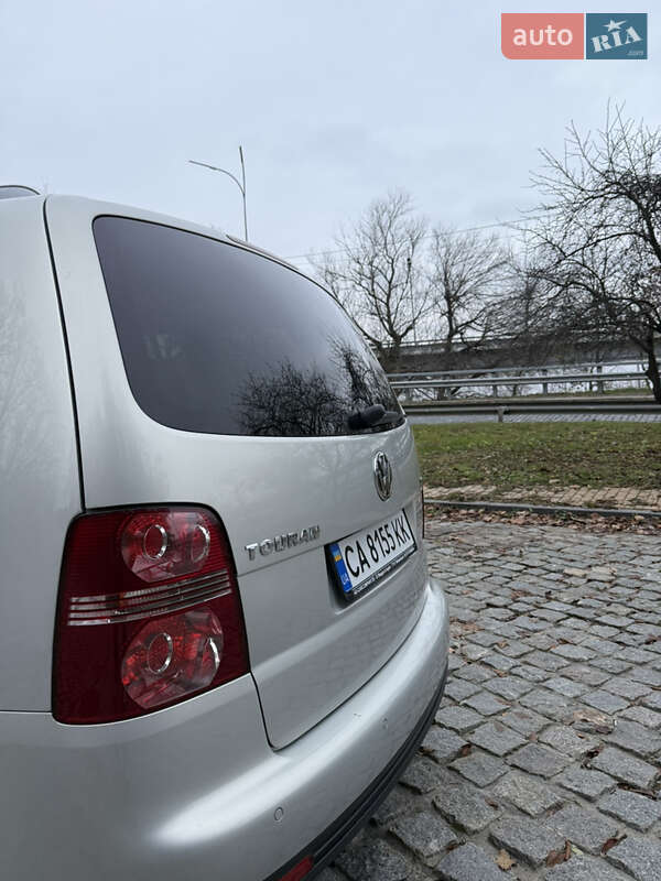 Минивэн Volkswagen Touran 2009 в Киеве