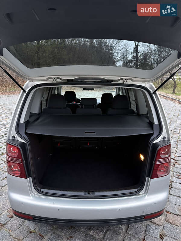 Минивэн Volkswagen Touran 2009 в Киеве